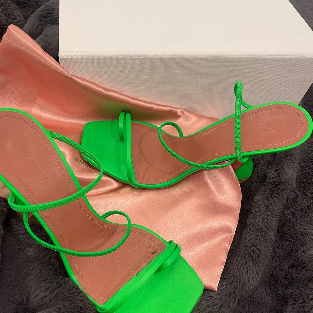 Amina Muadi Naima Sandal